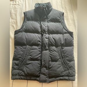 Abercrombie and Fitch Men’s Medium Summit Rock Vest